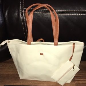 Woman’s purse brand new 🤍